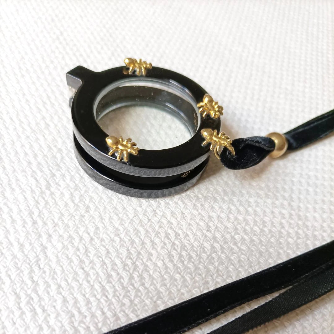 Ants Medallion Glasses Pendant